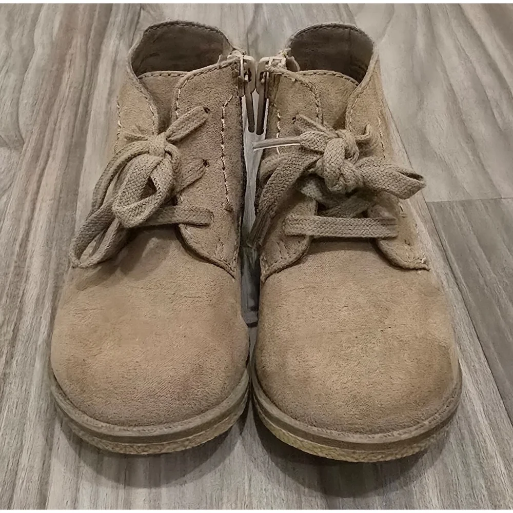 Cat & Jack Chukka Boots – Size 6 – Taupe